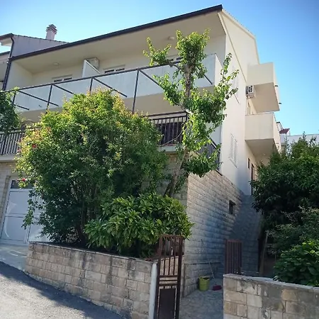 And Zvjezdana Χβαρ
