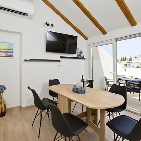 Apartman And Zvjezdana