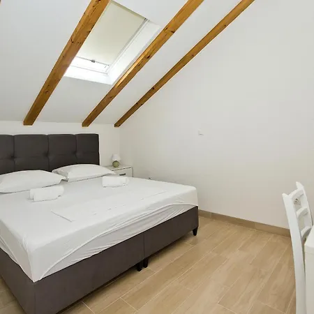 Apartman And Zvjezdana *