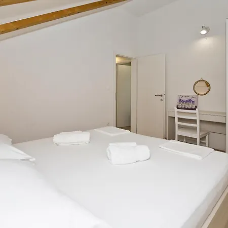 And Zvjezdana Apartman Hvar Town