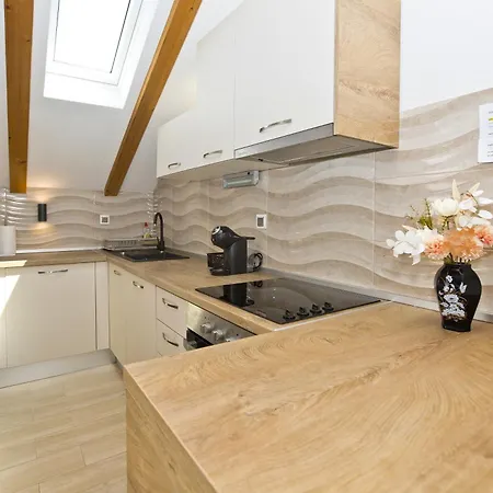 Apartman And Zvjezdana