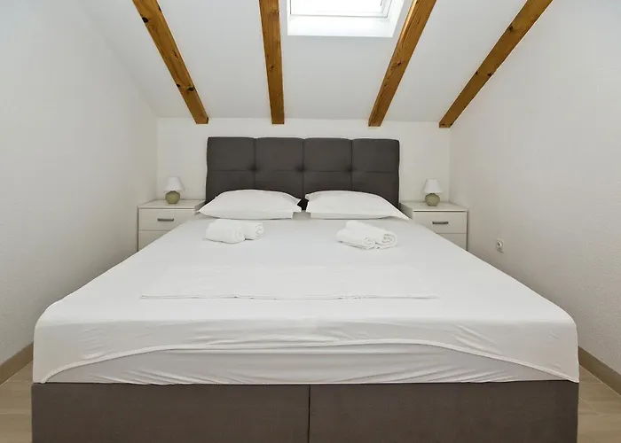 شقة And Zvjezdana