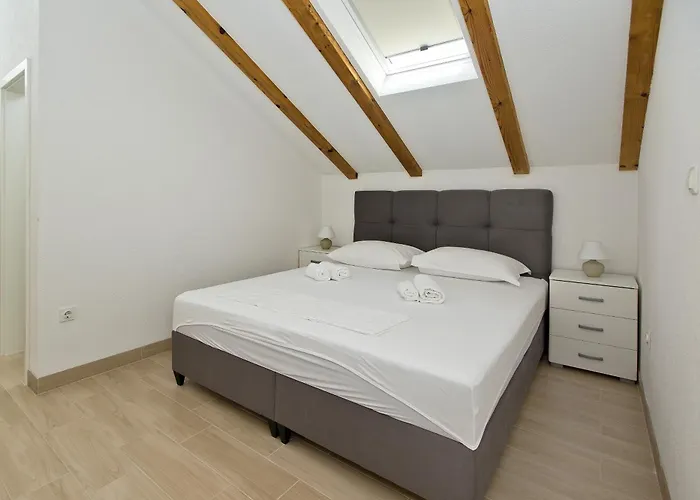 And Zvjezdana * هفار