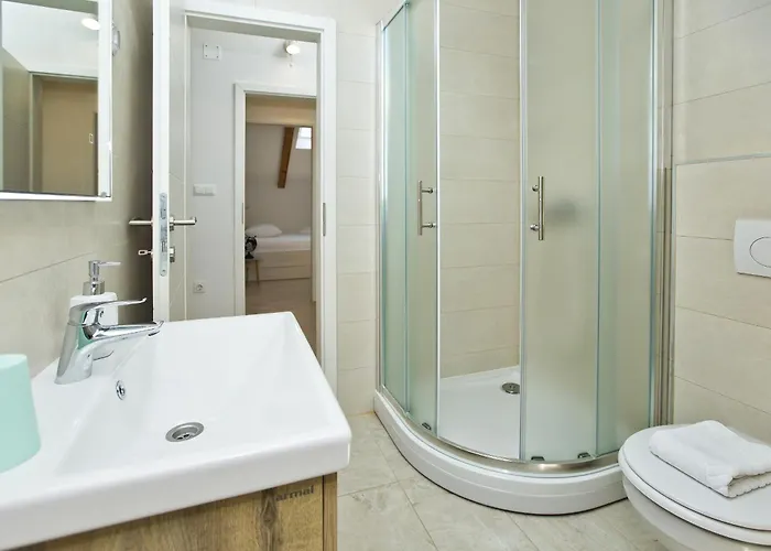 شقة And Zvjezdana هفار