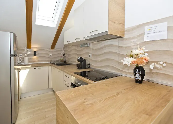 شقة And Zvjezdana