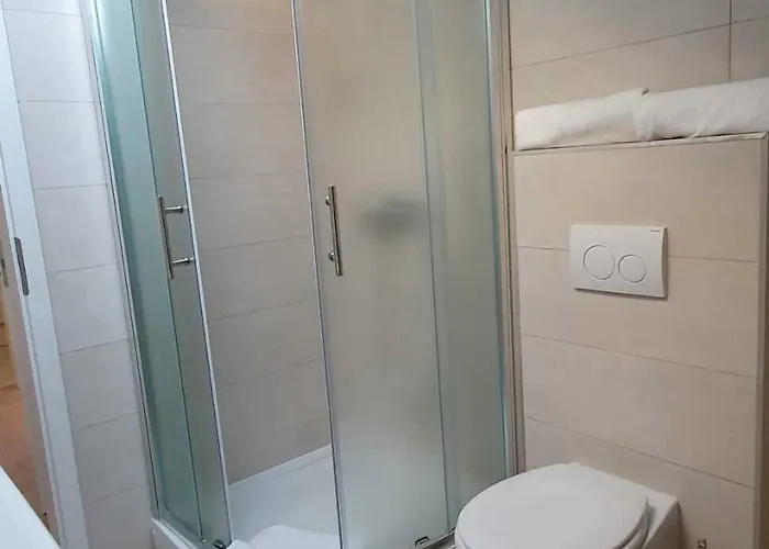 شقة And Zvjezdana هفار