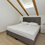 And Zvjezdana * 赫瓦尔