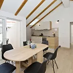 And Zvjezdana * 赫瓦尔