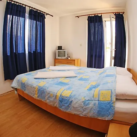 And Zvjezdana Apartman *