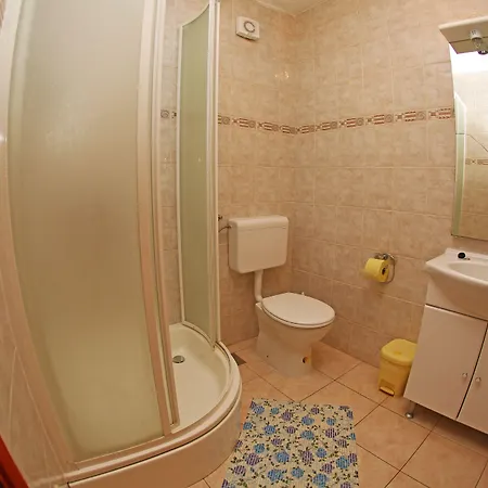 아파트 And Zvjezdana *