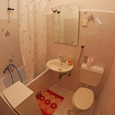 And Zvjezdana 아파트 흐바르